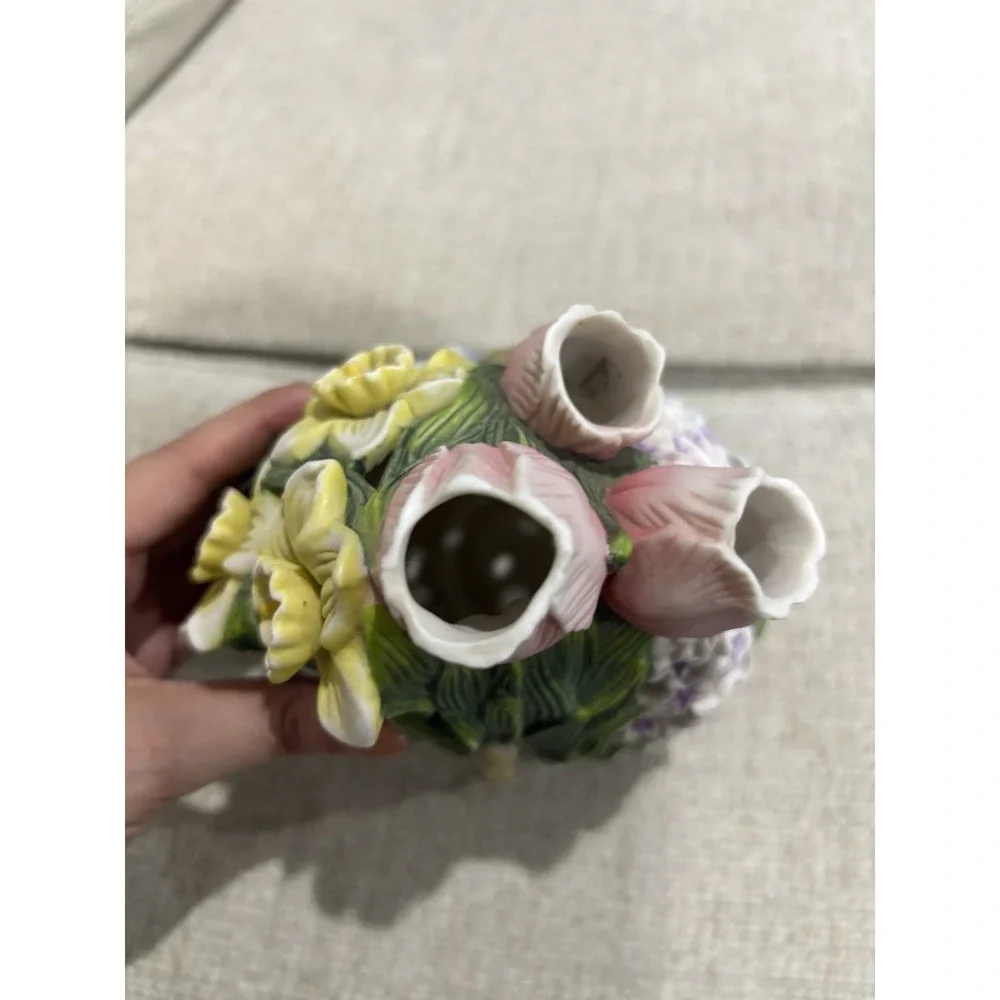 PartyLite P7747 Floral Bouquet Spring Flower Basket Tulip Tealight Candle Holder - Picture 6 of 7